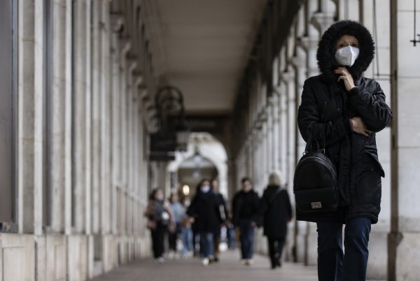 Γαλλία: Εφιάλτης με πάνω από 200.000 νέα κρούσματα - Κάθε δευτερόλεπτο δύο πολίτες βρίσκονται θετικοί