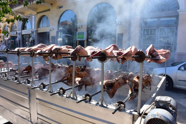 Ποιοι και τι πρέπει να προσέξουν στη διατροφή τους τις ημέρες του Πάσχα