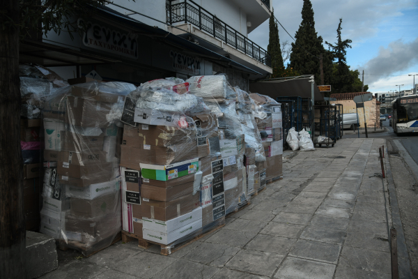 Καθαρά Δευτέρα: Πώς θα πληρωθούν όσοι δουλέψουν, τι ισχύει με τα κούριερ