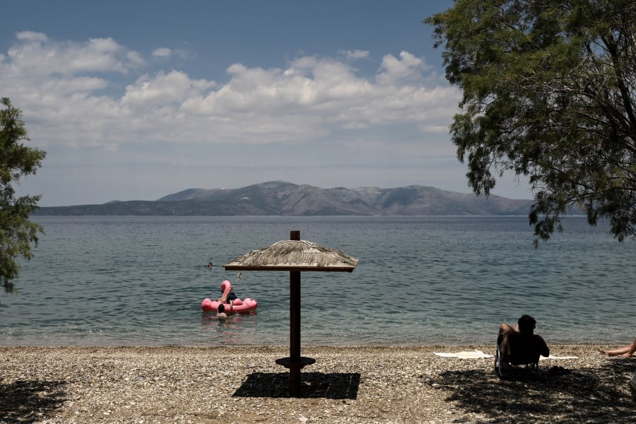 Γραμματικό: Άναψε φωτιά για μπάρμπεκιου στην παραλία, του επιβλήθηκε πρόστιμο