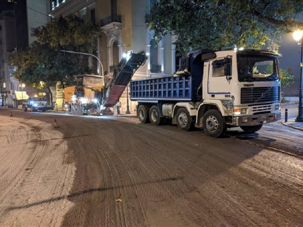 Ασφαλτοστρώσεις σε κεντρικούς δρόμους από την Περιφέρεια Αττικής