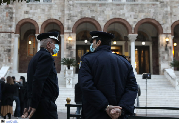 Θεοφάνεια με ανοιχτές εκκλησίες αλλά χωρίς ρίψη Τιμίου Σταυρού, διακριτική η παρουσία της ΕΛΑΣ