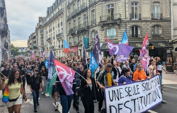 Γαλλία: Χιλιάδες διαδήλωσαν κατά του Μπαρνιέ - Γιατί τον κατηγορούν