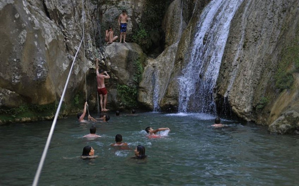 Ιαματικά λουτρά: «Ναι» στην λειτουργία τους αλλά με κανόνες λέει ο Τσιόδρας