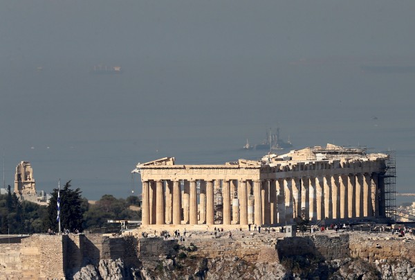 Φοβερή ανακάλυψη! Μαρμάρινο γλυπτό κυνηγετικού σκυλιού βρέθηκε νοτίως του Παρθενώνα (φωτο)