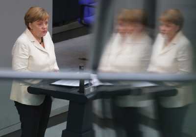Το Βερολίνο βάζει νέες «τρικλοποδιές» για το χρέος