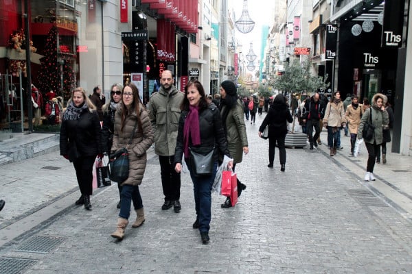 Εορταστικό ωράριο Χριστουγέννων 2018: Πότε θα είναι ανοιχτά τα καταστήματα τις γιορτές