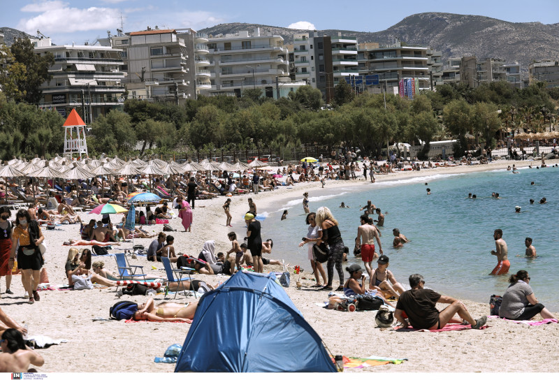 Ξεχύθηκαν σε παραλίες και καταστήματα οι Αθηναίοι, μποτιλιάρισμα στους δρόμους, συνωστισμός και παραβάσεις! (φωτο)