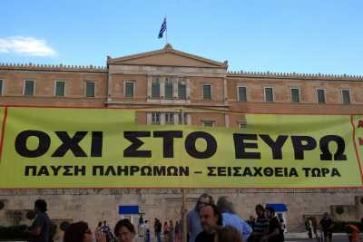 Σε εξέλιξη η συγκέντρωση κατά της λιτότητας (photo)