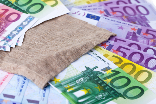 Στα 3 δισ. ευρώ οι απλήρωτοι φόροι στο 4μηνο - Σε 107,057 δισ. ευρώ τα συνολικά φέσια προς την εφορία