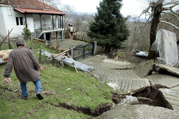 Εκτεταμένες καταστροφές από το κύμα κακοκαιρίας στα Τρίκαλα (pics)