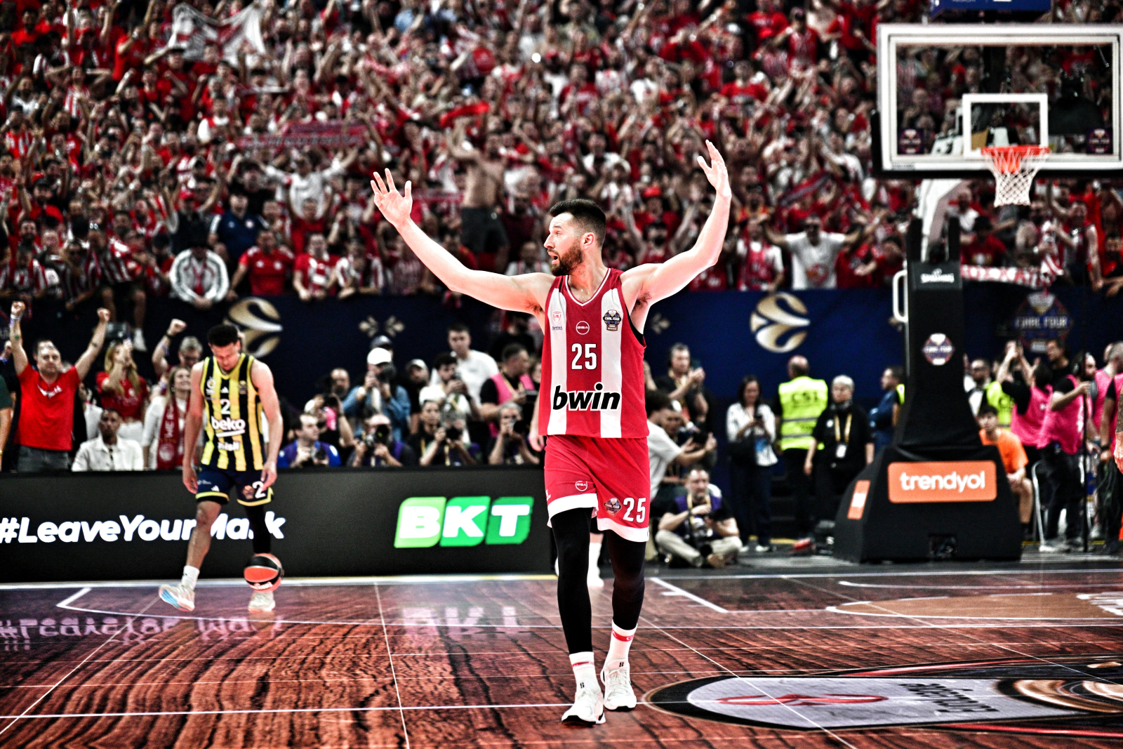 Final Four 2026: Ο Ολυμπιακός διέλυσε την Φενέρμπαχτσε και βλέπει κούπα (79-61)