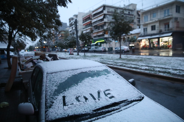 Κακοκαιρία «Μπάρμπαρα»: Χωρίς μετρό το αεροδρόμιο, ποια δρομολόγια έχουν διακοπεί