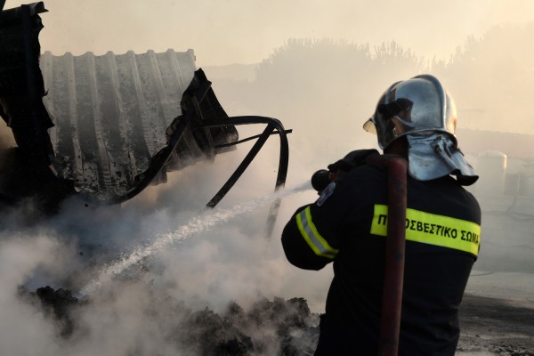 Πυρκαγιά σε λεωφορείο στη Βαρυμπόμπη