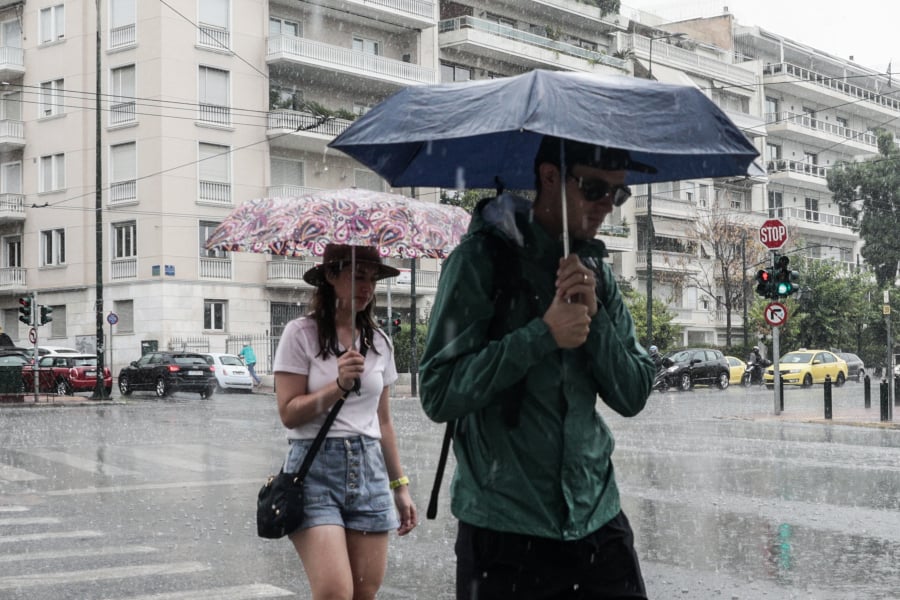 Κακοκαιρία: Μπαράζ μηνυμάτων του 112 στη... μισή Ελλάδα, «αποφύγετε τις άσκοπες μετακινήσεις»