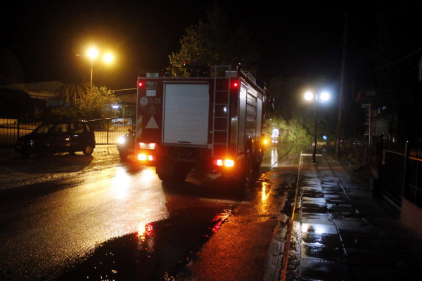 Φωτιά σε εγκαταλελειμμένο κτίριο στη Θεσσαλονίκη