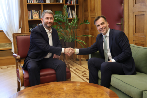Στο ΠΑΣΟΚ ο Μ. Χουρδάκης: «Ενώνουμε τις δυνάμεις μας για την πολιτική αλλαγή»