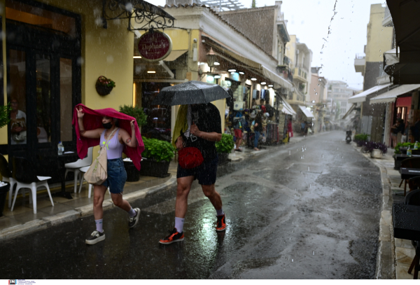 Συνεχίζεται και την Πέμπτη η κακοκαιρία: Έντονες καταιγίδες στην Αττική