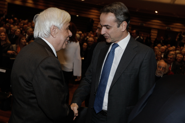 Προσαρμόζεται σιγά - σιγά στην πάγια θέση Παυλόπουλου περί μίας, και μόνο, διαφοράς με την Τουρκία