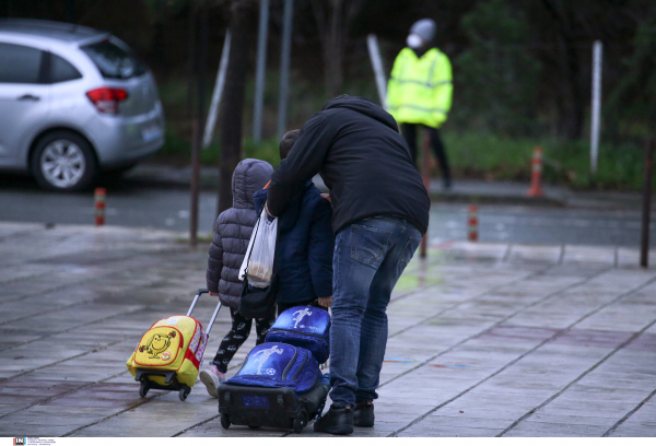 Επαφή με κρούσμα και κρούσματα στα σχολεία: Οδηγός... επιβίωσης για μαθητές και εκπαιδευτικούς (πίνακες)