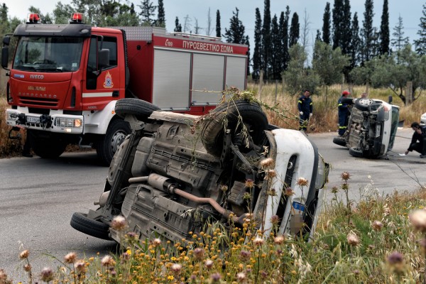 Tραγωδία στη Λάρισα: Δύο νεκροί και τρεις τραυματίες από μετωπική σύγκρουση ΙΧ αυτοκινήτων (pics)