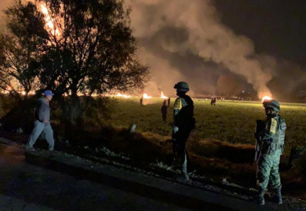 Μακραίνει ο τραγικός κατάλογος στο Μεξικό: 94 οι νεκροί από την έκρηξη στον πετρελαιαγωγό