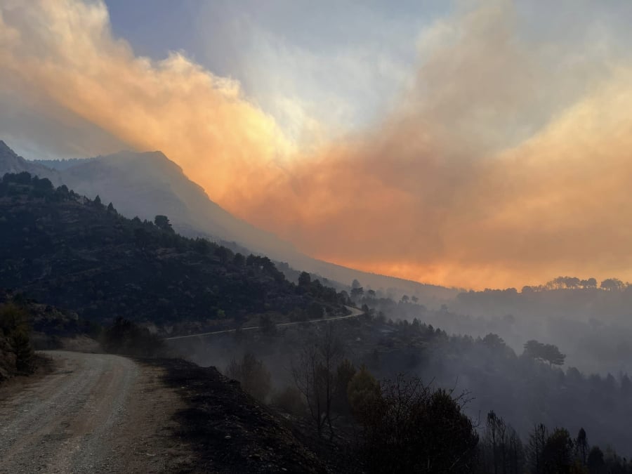 Φωτιά στο Ξυλόκαστρο: Συνεχίζεται για 4η μέρα η μάχη με δεκάδες διάσπαρτες εστίες