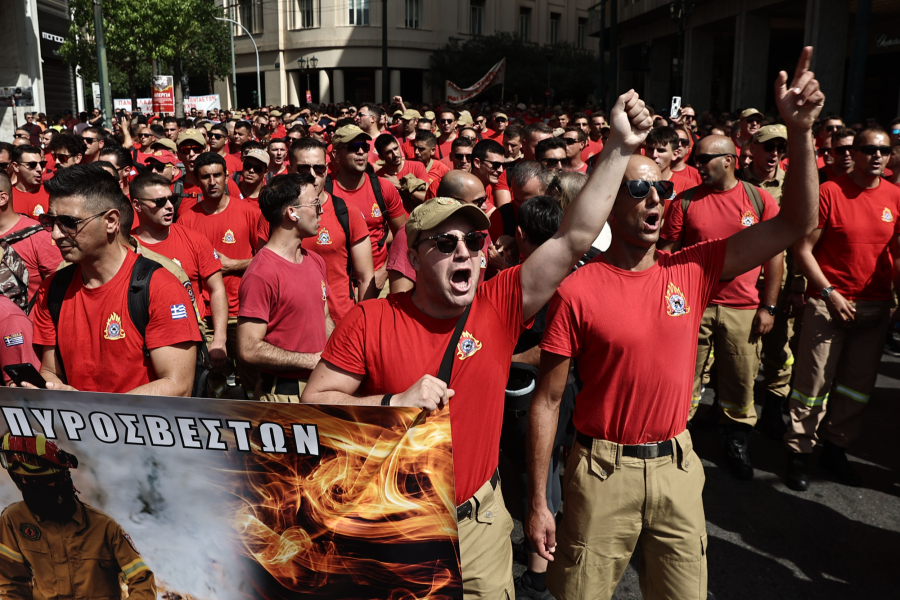 Εποχικοί πυροσβέστες: Πρέπει άμεσα να επανδρωθούν οι σταθμοί- Χάνεται πολύτιμη εμπειρία από 2.500 κόσμο