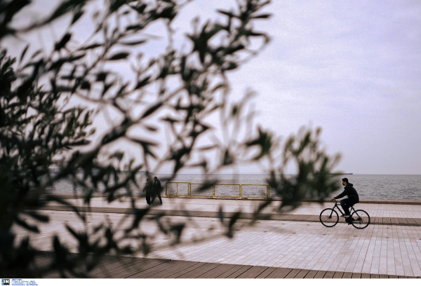 Αλλάζει το σκηνικό του καιρού: Πτώση της θερμοκρασίας και δυνατοί άνεμοι