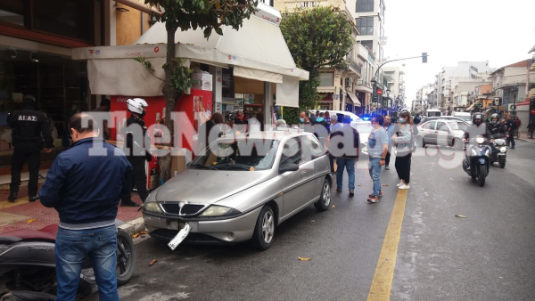 Πανικός στον Βόλο: Αυτοκίνητο έπεσε πάνω σε περίπτερο και παρέσυρε γυναίκα