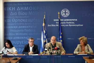 Ανατροπές και στις τρεις βαθμίδες της εκπαίδευσης προανήγγειλε ο Φίλης