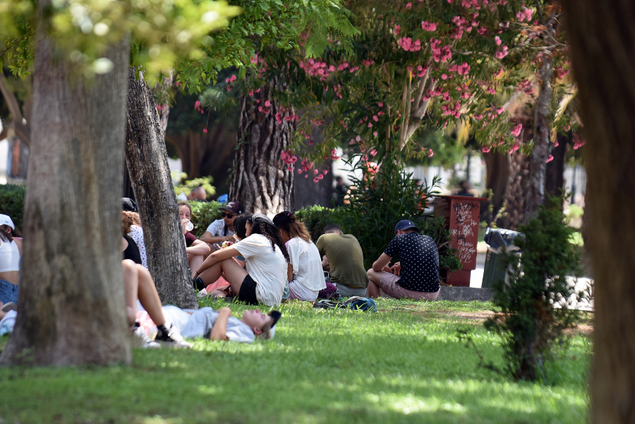 Καιρός: Αστατος στα ηπειρωτικά με βροχές και μικρή πτώση της θερμοκρασίας