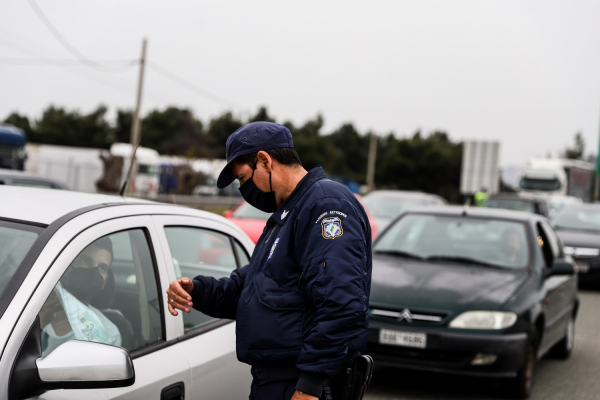 Και από επίσημα χείλη ανοιχτό το ενδεχόμενο για τεστ κορονοϊού και στις μετακινήσεις από νομό σε νομό