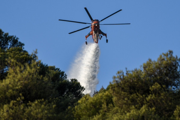 Μεγάλη φωτιά τώρα στο Αγρίνιο - Ισχυρές πυροσβεστικές δυνάμεις στο σημείο (pics&amp;vid)