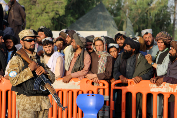 Ζώντας υπό τους Ταλιμπάν: Απαγορεύουν τη μουσική και τα κουρέματα... δυτικού στιλ