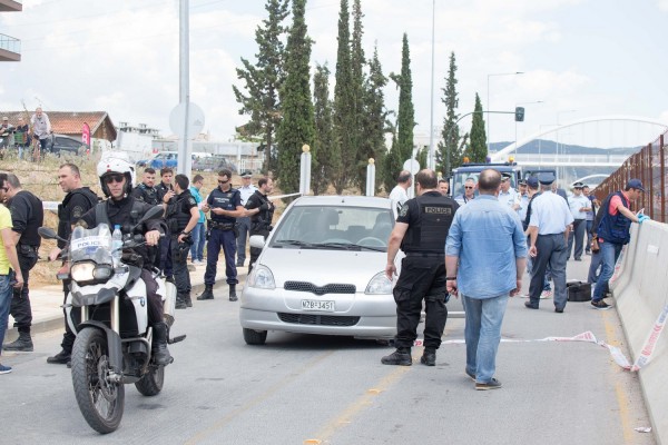 Αιματηρή συμπλοκή με πυροβολισμούς από αστυνομικούς και έναν τραυματία