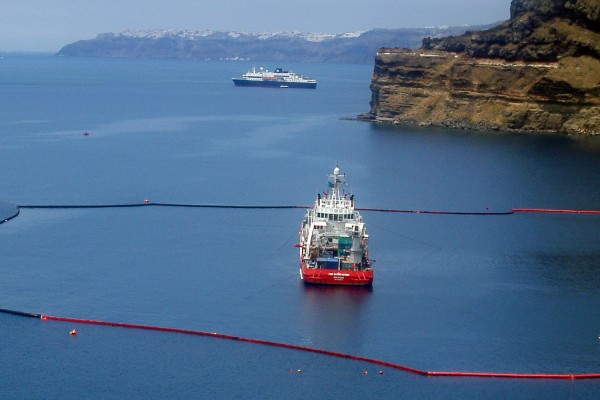 Προχωράει η ανέλκυση του ναυαγίου του Sea Diamond