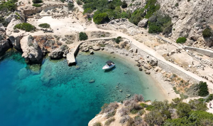 Παραλία Ηραίου: Κολυμπώντας δίπλα στα αρχαία