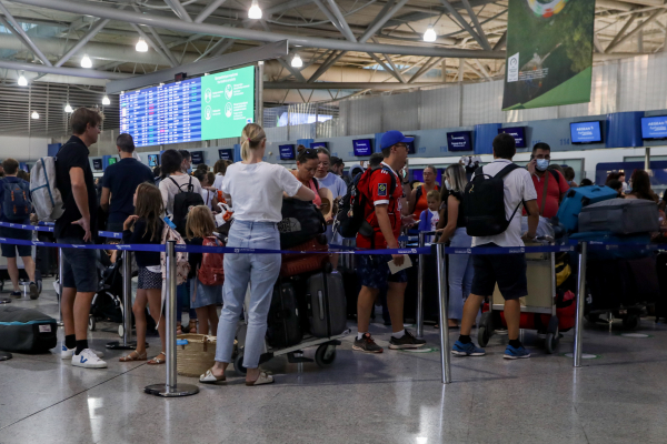 Το έβαλαν «στα πόδια» οι Ρώσοι μετά την επιστράτευση Πούτιν - Τί γίνεται με τα αεροπορικά εισιτήρια