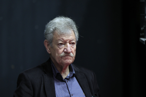 Η χώρα καίγεται, η κυβέρνηση αυτοθαυμάζεται