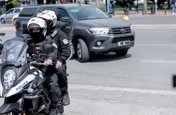 Φρίκη στον Άγιο Παντελεήμονα: 17χρονη κατήγγειλε βιασμό από 42χρονο - Την φωτογράφιζε με το κινητό του