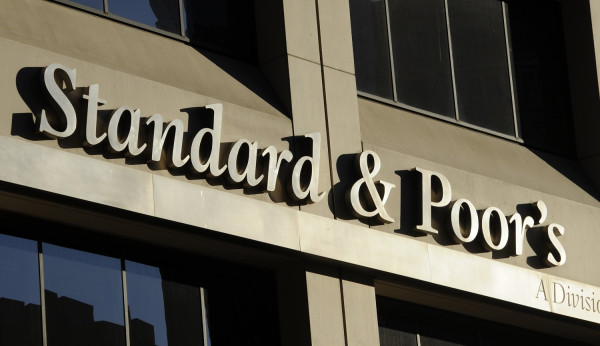 Standard and Poor’s: Αναβάθμισε την ελληνική οικονομία!