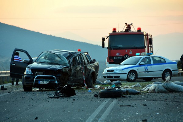 Τραγωδία στον κόμβο Μικροθηβών με μία νεκρή και τρεις τραυματίες