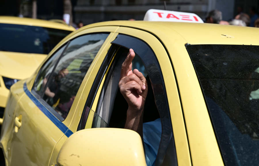 Αδιανόητη καταγγελία γυναίκας για οδηγό ταξί: Πήρε 20 ευρώ για διαδρομή 10 λεπτών