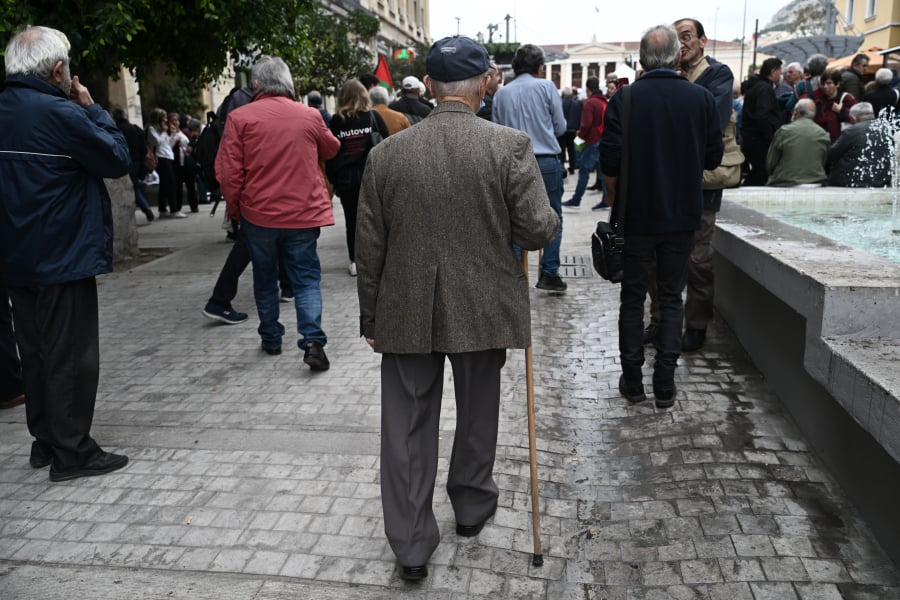 Συντάξεις Μαρτίου 2024: Οι πληρωμές για Δημόσιο, ΙΚΑ, ΟΑΕΕ, ΟΓΑ