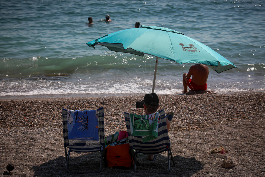 Καιρός: Και ξανά μπρος η ζέστη τραβά, η πρόγνωση για Κυριακή (28/8)