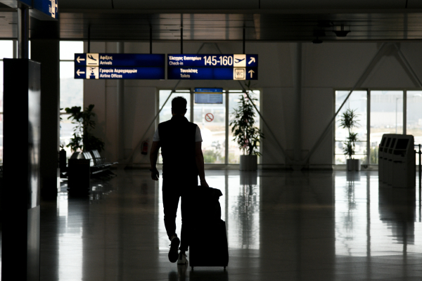 «Πετάει» η επιβατική κίνηση στα ελληνικά αεροδρόμια - Πόσο αυξήθηκε στο πεντάμηνο