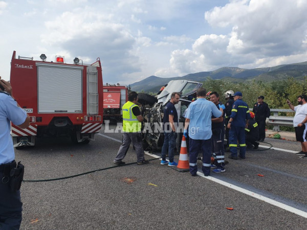 Έκτακτο: Τροχαίο στην εθνική οδό - Αυτοκίνητο τούμπαρε λίγο μετά τη Λαμία - Σε εξέλιξη επιχείρηση απεγκλωβισμού (video)