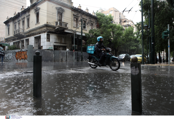 Καιρός: Βροχερή Κυριακή με καταιγίδες, Πού θα πέσει χιόνι