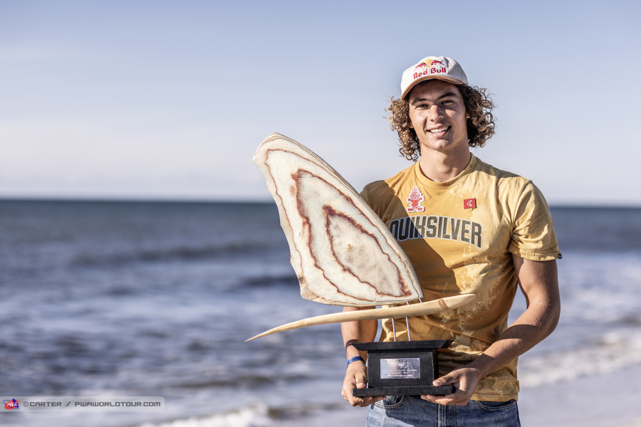 O Red Bull αθλητής Lennart Neubauer πήρε παγκόσμια πρωτιά στο Fuerteventura PWA World Cup